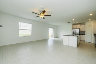 17854 Beaming Rays Ln in Lutz, FL - Building Photo - Building Photo