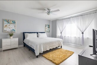 9371 NW 33rd Pl in Sunrise, FL - Foto de edificio - Building Photo