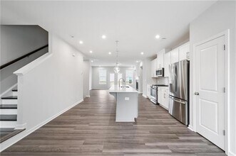 1016 Taylor Ct in Acworth, GA - Foto de edificio - Building Photo