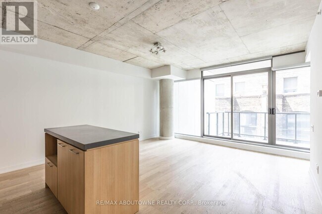 560 King St W in Toronto, ON - Building Photo - Building Photo