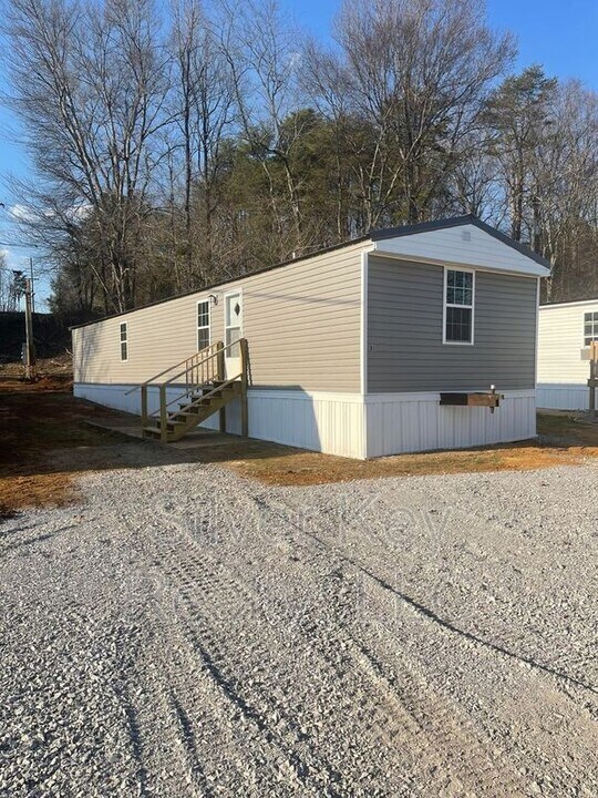 1004 S Jackson St in Athens, TN - Building Photo