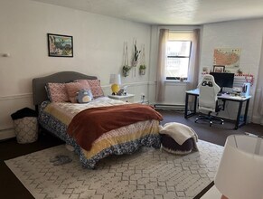 1061 Beacon St, Unit 1 in Brookline, MA - Foto de edificio - Building Photo