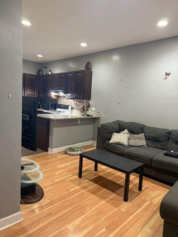 1049 N Monticello Ave in Chicago, IL - Building Photo - Building Photo