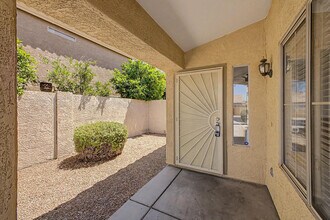 7043 W Phelps Rd in Peoria, AZ - Building Photo - Building Photo