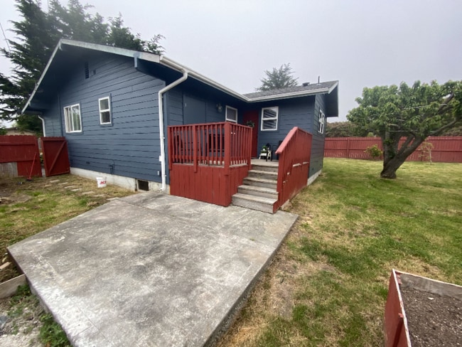 2288 Mabelle Ave in Eureka, CA - Building Photo - Building Photo