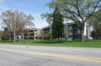 Cedar Grove Condominiums in Bloomington, MN - Building Photo - Building Photo