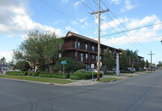 Carrollton Village Condominiums in Metairie, LA - Building Photo - Building Photo