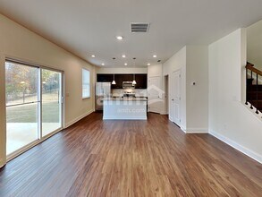 601 Smt Vw Ln in Canton, GA - Foto de edificio - Building Photo