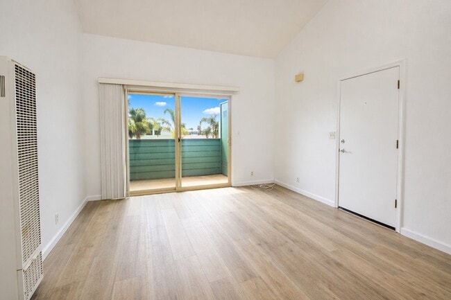 111 Newport Ave in Grover Beach, CA - Building Photo - Building Photo