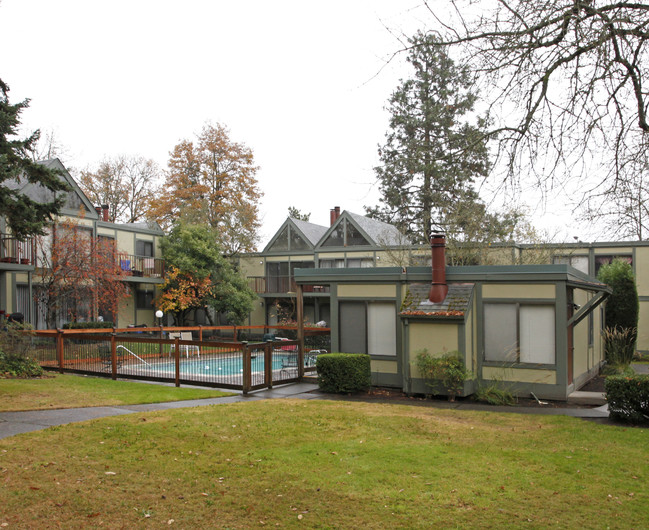 Timberwood Apartments in Beaverton, OR - Foto de edificio - Building Photo