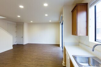 Roundhouse Place in San Luis Obispo, CA - Building Photo - Interior Photo