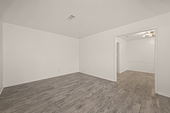 5615 Beechnut St in Houston, TX - Foto de edificio - Building Photo