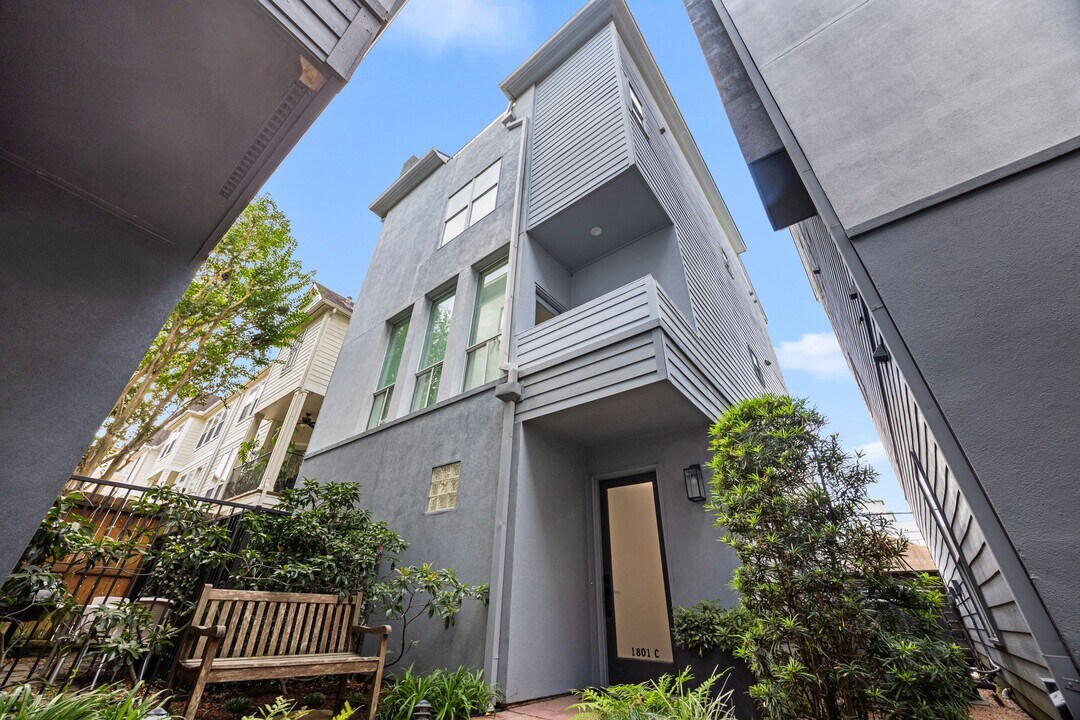 1801 Oneil St in Houston, TX - Building Photo