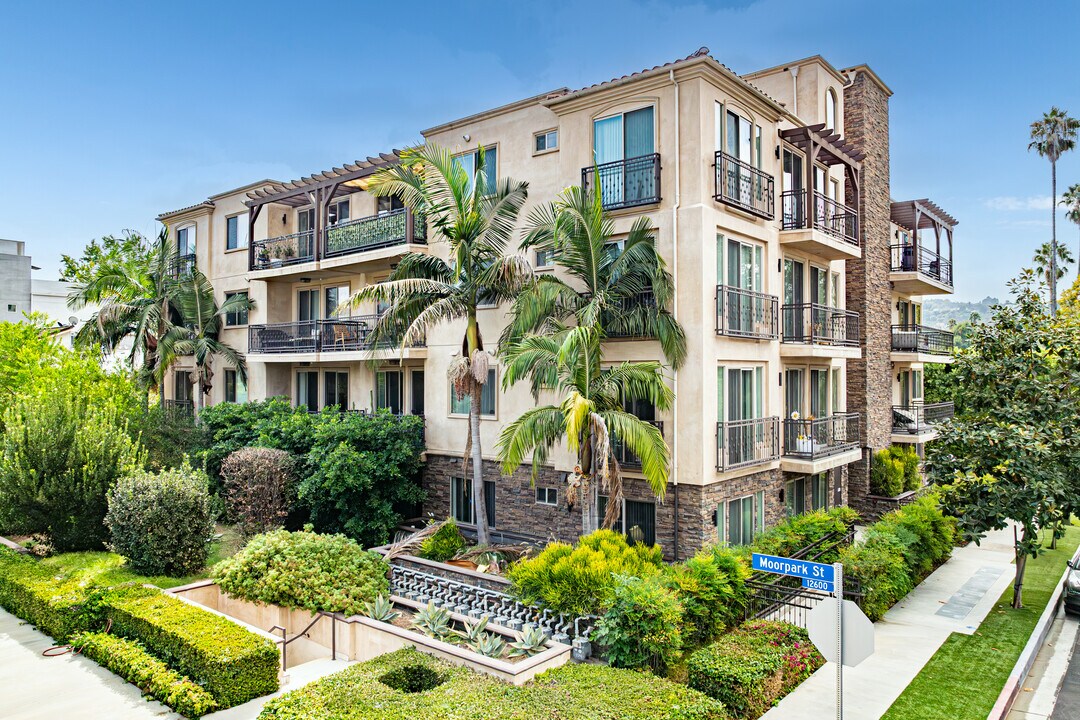 4354 Teesdale Ave in Studio City, CA - Building Photo