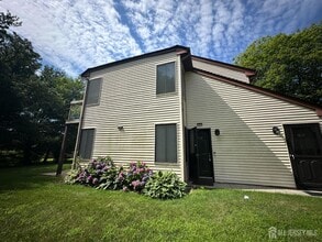 503 Samuel Ct in Dayton, NJ - Building Photo - Building Photo