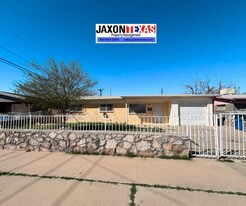 9329 Roanoke Dr in El Paso, TX - Building Photo