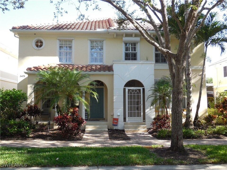 3471 Bravada Way in Naples, FL - Foto de edificio