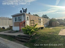 500 S 5th St in Odessa, MO - Building Photo