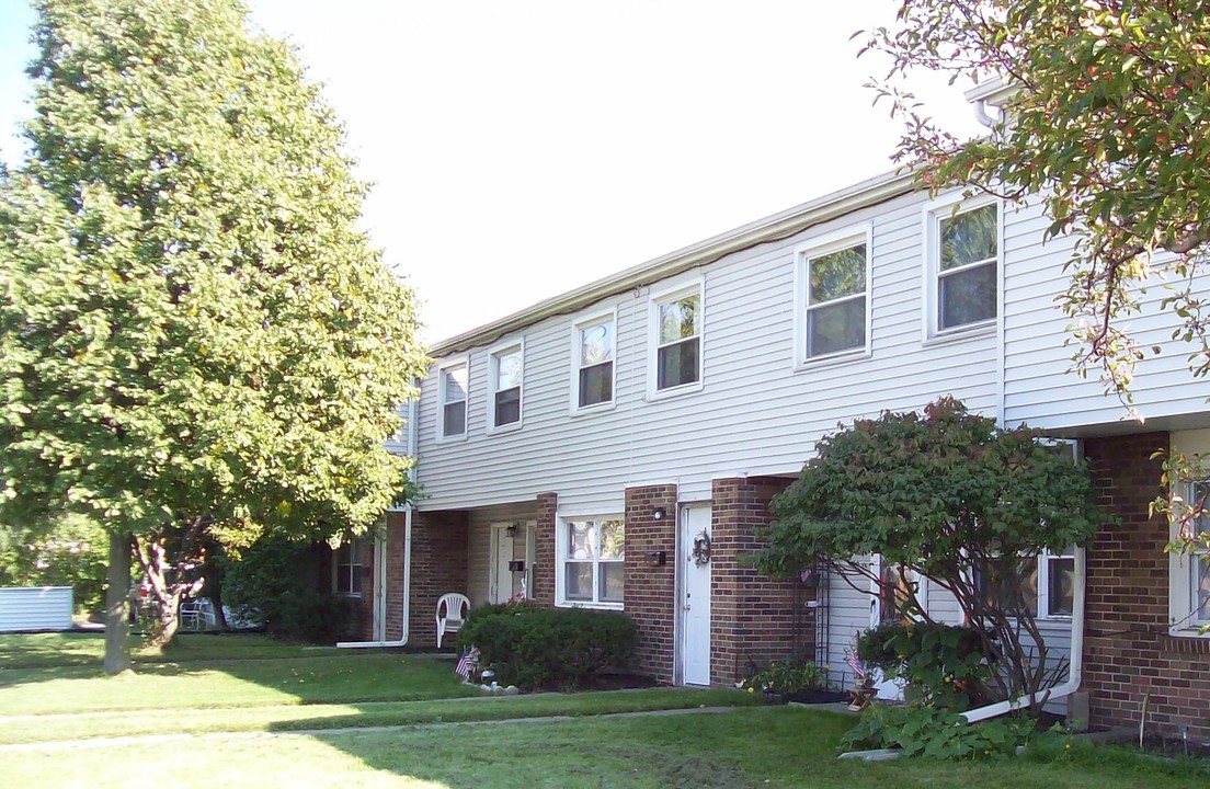 Leisure Village Apartments in Niagara Falls, NY - Foto de edificio