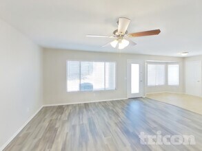 2101 N 109th Ave in Avondale, AZ - Foto de edificio - Building Photo