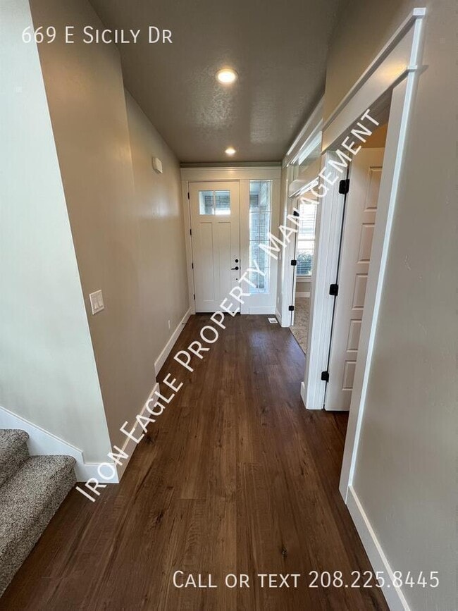 669 E Sicily Dr in Meridian, ID - Building Photo - Building Photo
