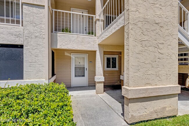 property at 5 Arbor Club Dr