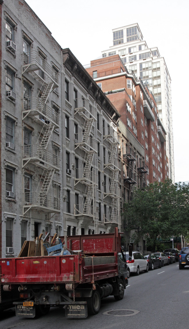 426 East 66th Street in New York, NY - Foto de edificio - Building Photo