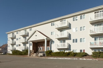 25 Elmwood Drive in Moncton, NB - Building Photo - Building Photo