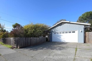 2450 Center Rd in Novato, CA - Building Photo