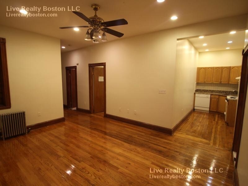 23 Gibbs St in Brookline, MA - Building Photo