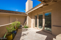 5635 E Lincoln Dr in Scottsdale, AZ - Foto de edificio - Building Photo