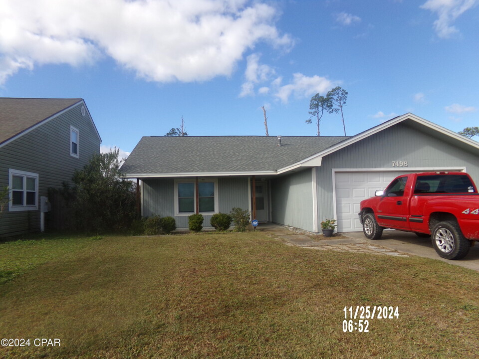 7498 Shadow Bay Dr in Panama City, FL - Building Photo