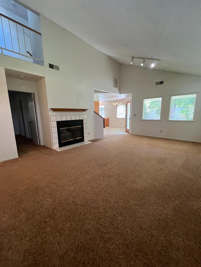 property at 763 E Robin Ln