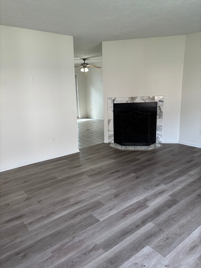 property at 973 Cross Country Dr E