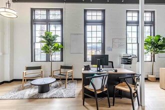Yugo Columbia Lofts in Columbia, SC - Foto de edificio - Building Photo