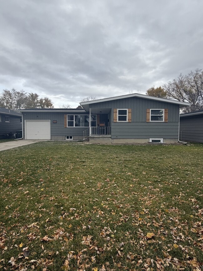 property at 915 Avenue F