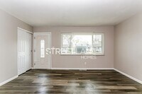 654 Hillsdale Dr photo'
