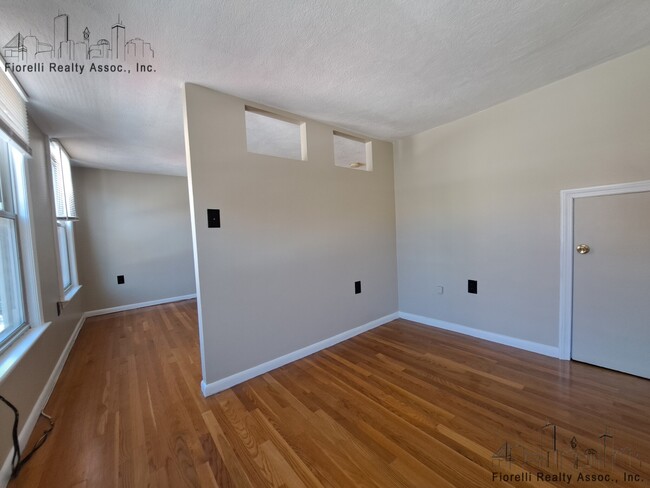 18 Parmenter St, Unit 1