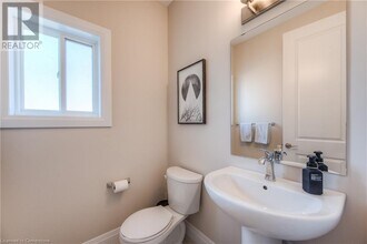 537 Valhalla Cres in Waterloo, ON - Building Photo - Building Photo