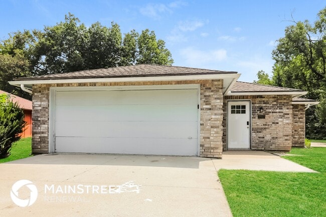property at 2913 Wallace Ave