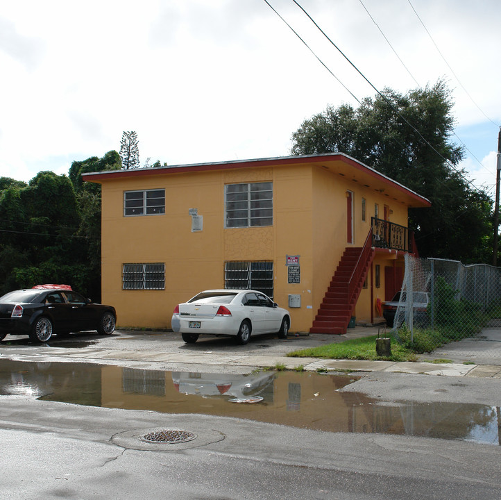 44 NW 76th St in Miami, FL - Building Photo