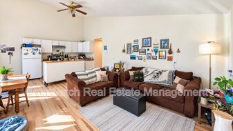 10322 Chain of Rock St in Anchorage, AK - Building Photo