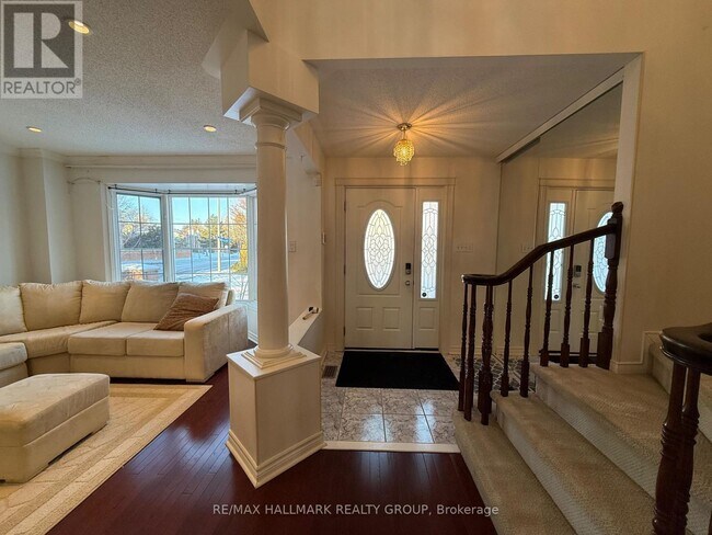 2 Kentsdale Dr in Ottawa, ON - Building Photo - Building Photo