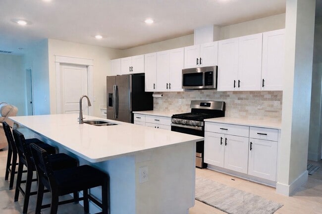 33932 Sky Blossom Cir in Leesburg, FL - Building Photo - Building Photo