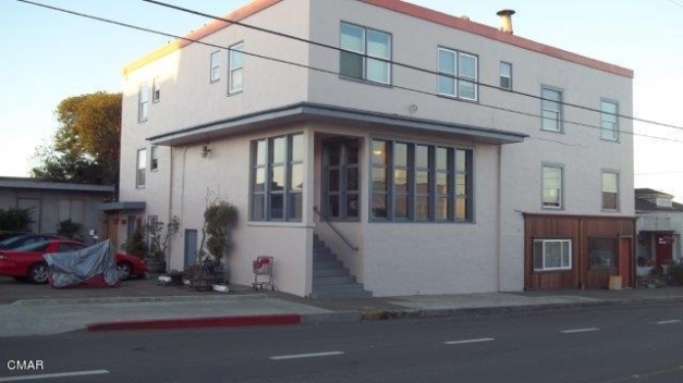 138 E Oak St in Fort Bragg, CA - Foto de edificio