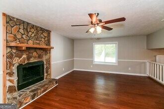 590 Mary Erna Dr in Fairburn, GA - Building Photo - Building Photo