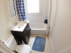 28 Alton Pl, Unit 5 in Brookline, MA - Foto de edificio - Building Photo