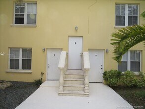 3375 Franklin Ave-Unit -B in Miami, FL - Foto de edificio - Building Photo