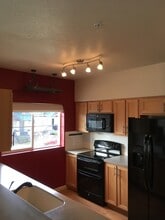 590 NW Lost Springs Ter, Unit 202 in Portland, OR - Building Photo - Building Photo