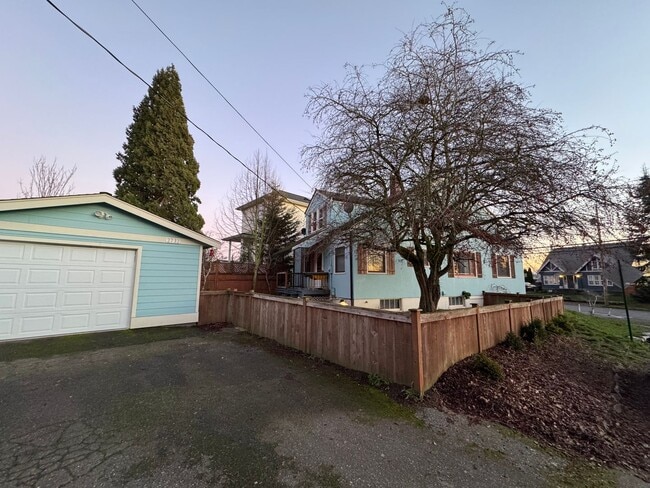 2732 Eldridge Ave in Bellingham, WA - Building Photo - Building Photo